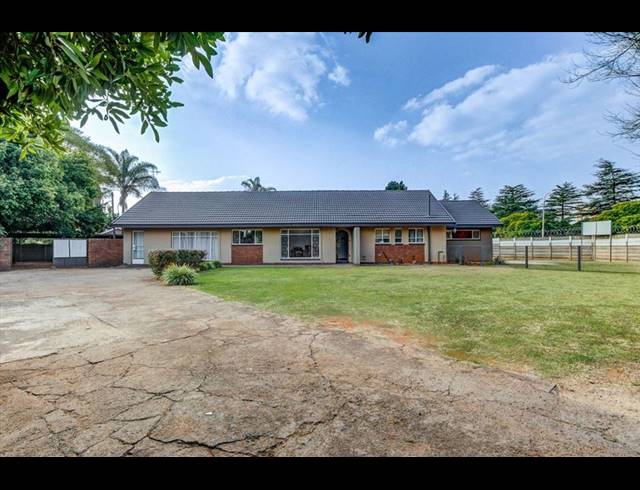 3 BEDROOM HOUSE FOR SALE IN VAN RIEBEECK PARK